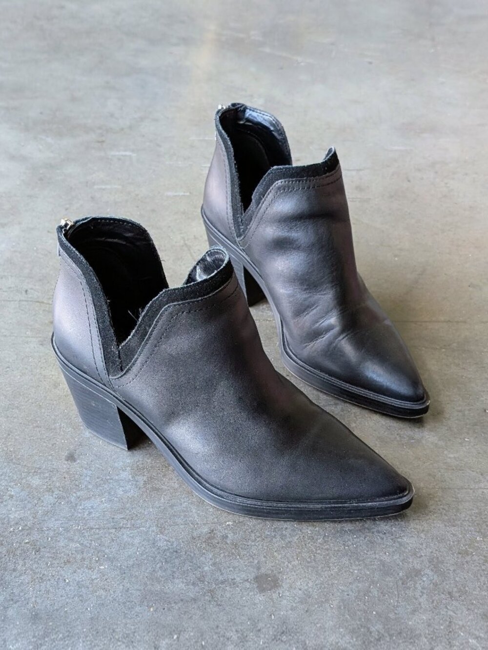 Vince Camuto Riggie Bootie Black Leather Block Heel Ankle Boot size 9.5